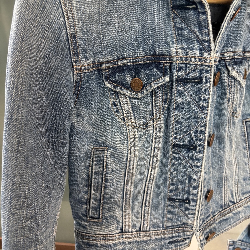 American Eagle Outfitters Classic Denim Jacket - Size XS - Picture 6 of 9
